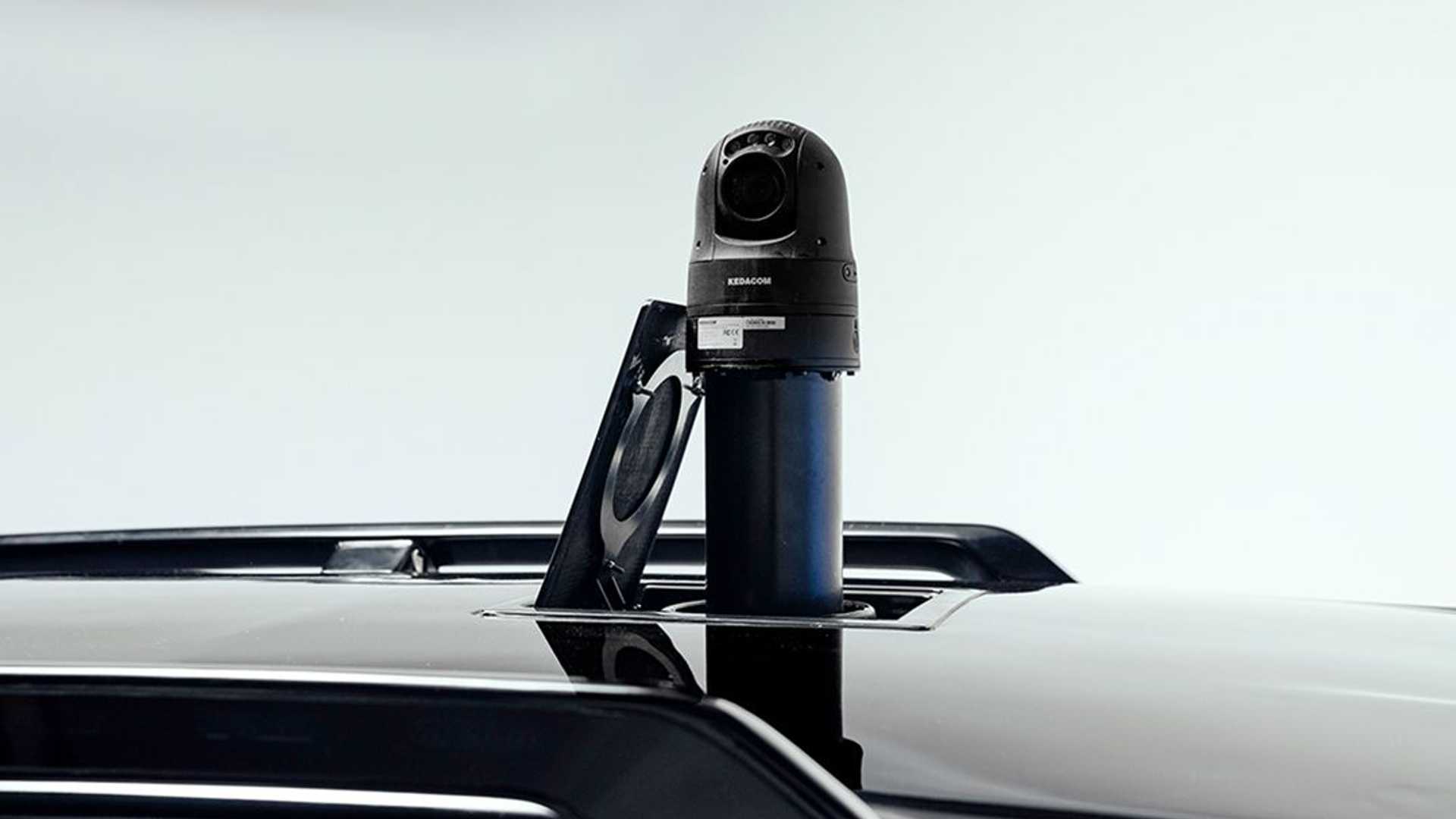 迪拜警察开巡逻车,迪拜日产途乐警车