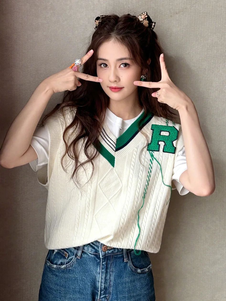 新年流行这4款扎发谁扎谁美,适合直头发的新年扎发