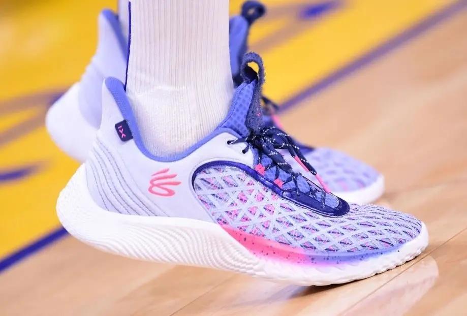 库里成了历史三分王，UA啥时候能超越耐克？