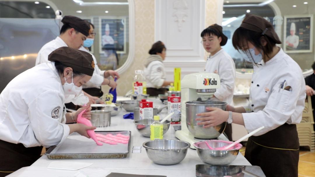 为什么不建议去工厂学烘焙,烘焙学徒的利弊