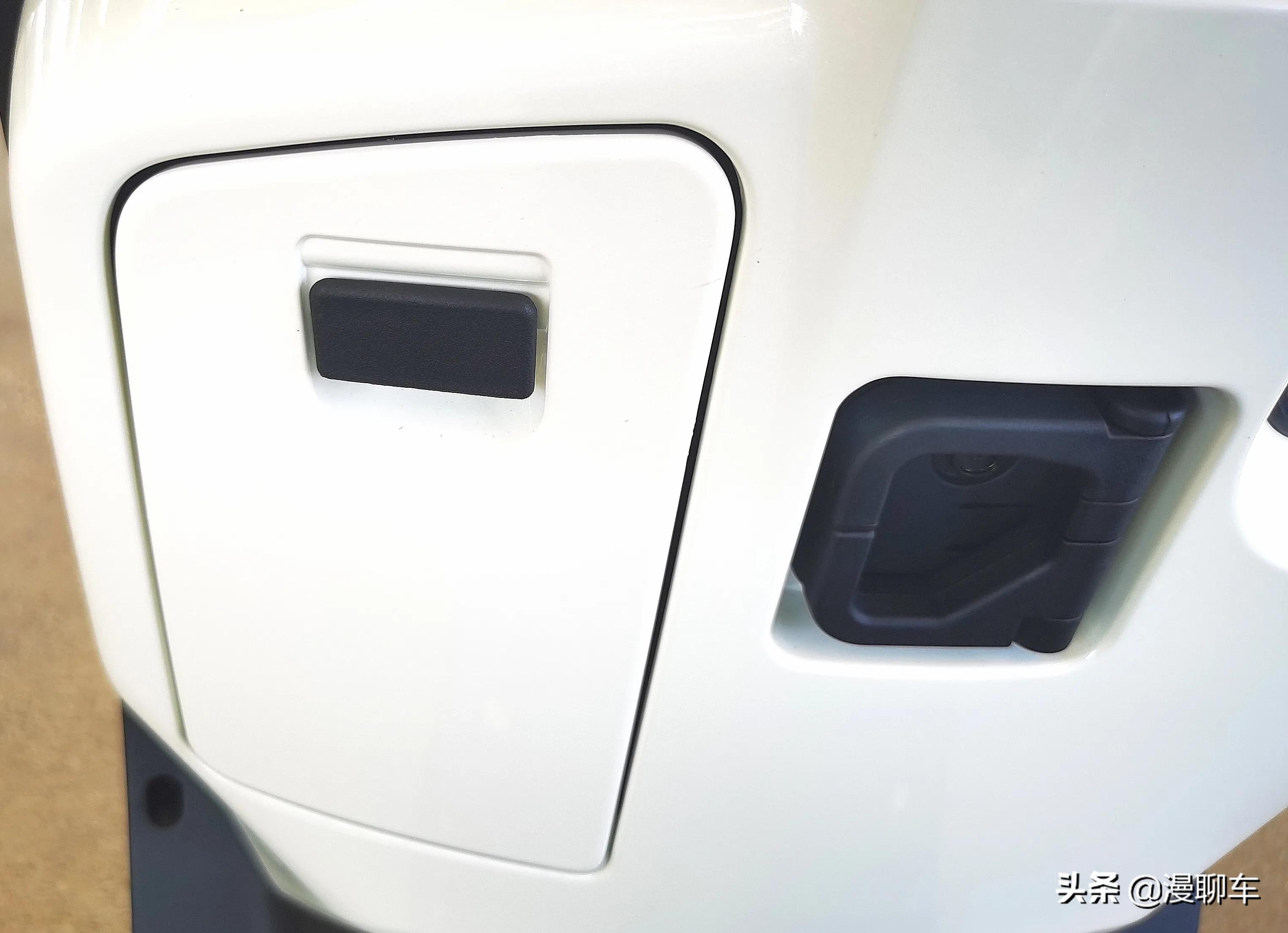 本田复古踏板ns125la介绍,新大洲本田复古踏板ns125落地价