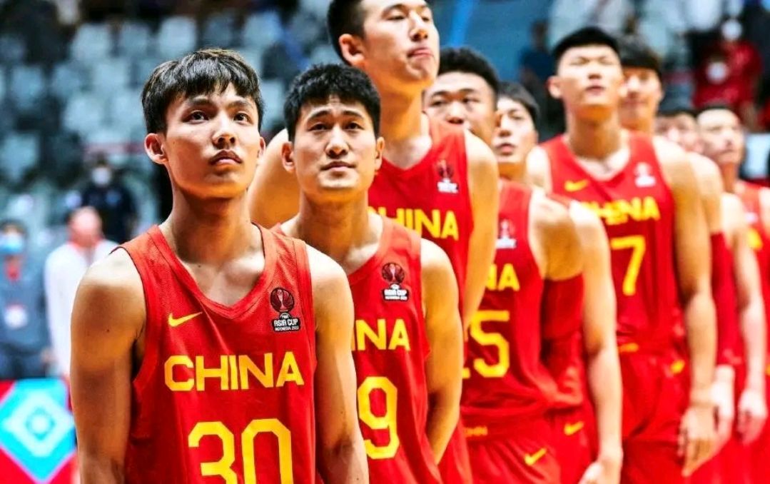 周琦四场集锦,中国男篮12人周琦