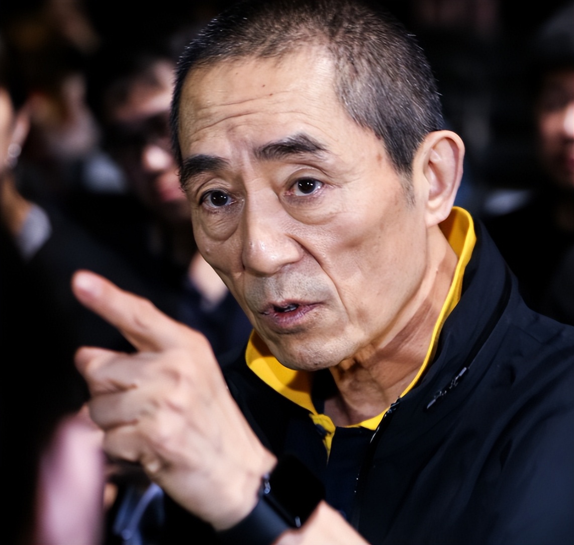 为什么那么多人捧张艺谋,张艺谋为什么这么红火
