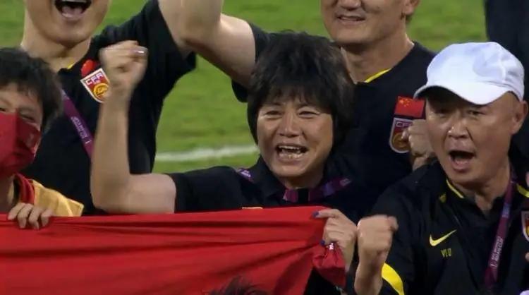 回顾女足夺冠之路,女足夺冠足球学校