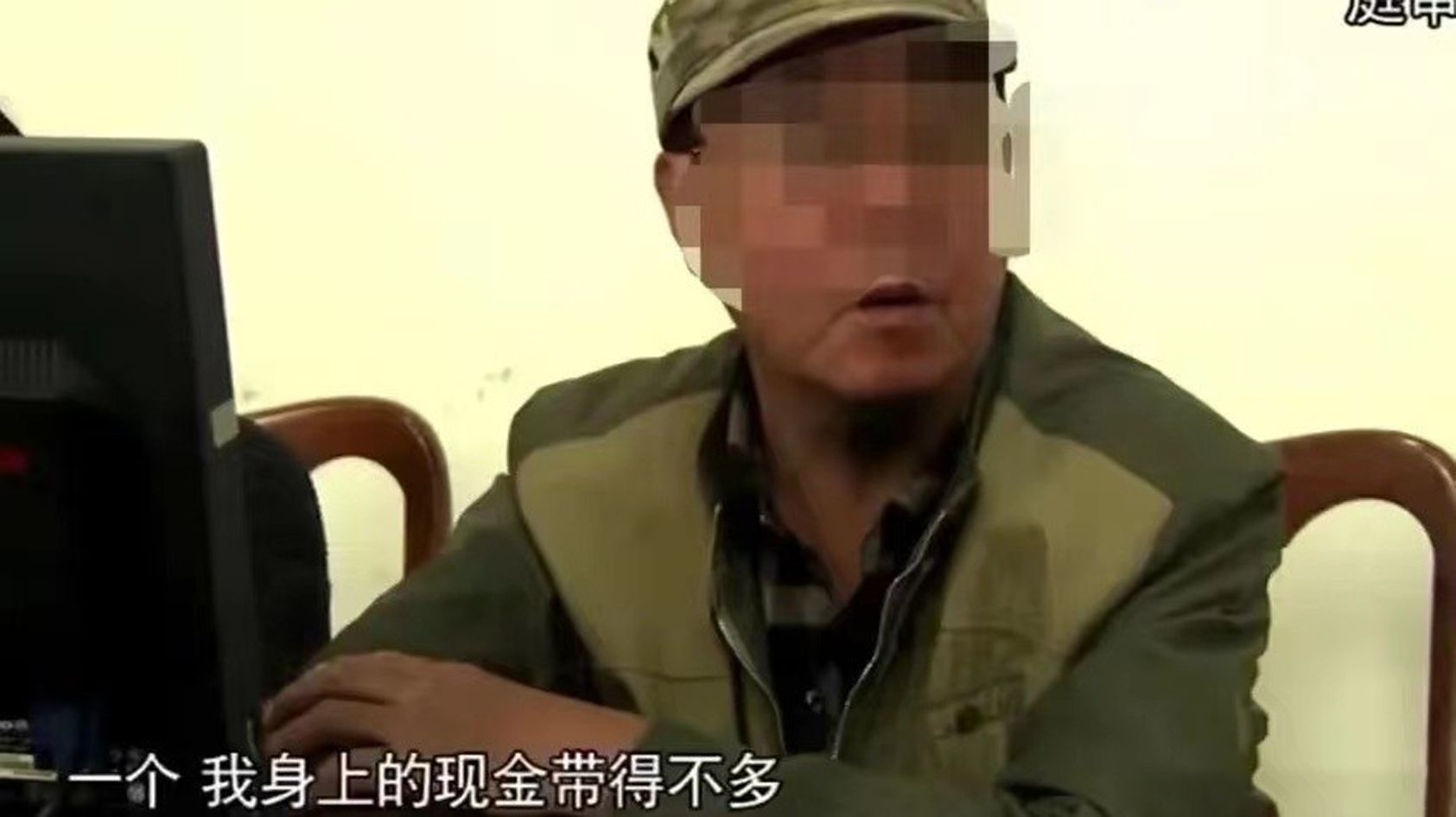 一名男子上超市买了一瓶饮料,男子到超市买酒