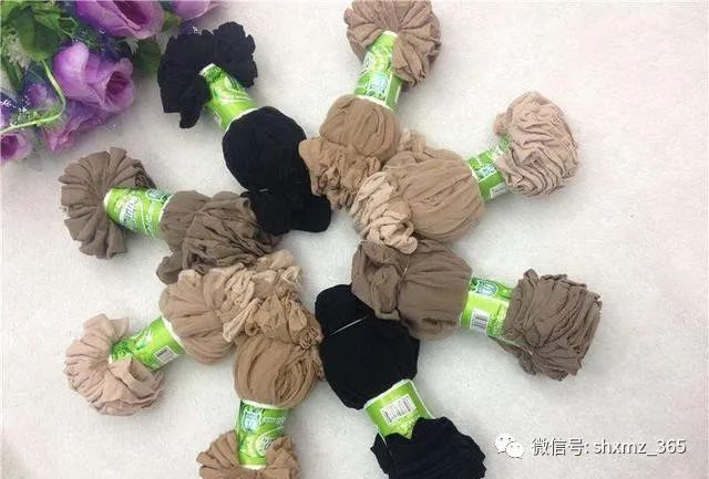 连体袜是踩脚的好还是连脚的好,小孩穿连体袜还是踩脚袜好呢