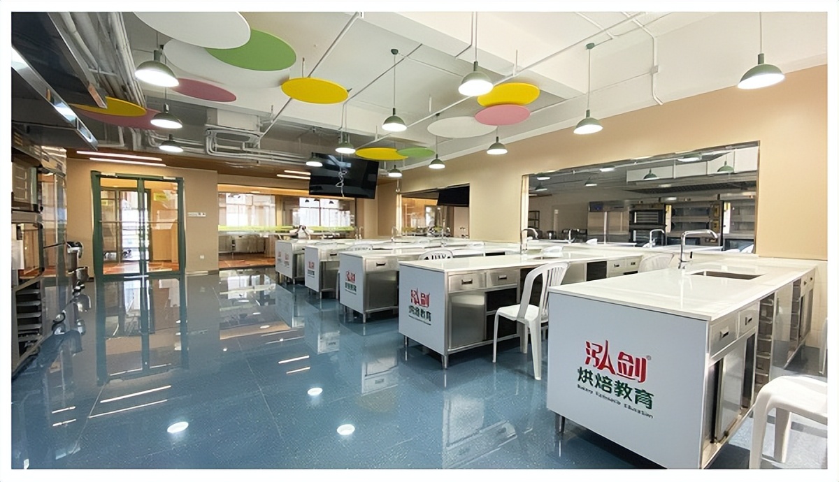 先开的轻食店有什么优势,开一个私房烘焙怎么样