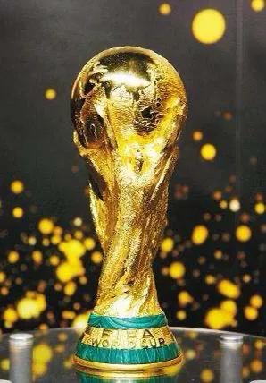 五大联赛冠军奖杯哪个好看一点,五大联赛的冠军奖杯哪个好看