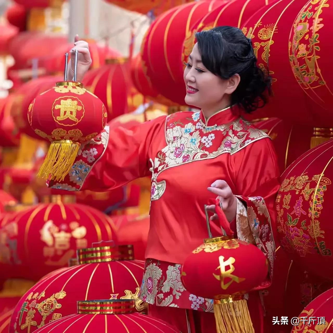 烟花梦影思漫夜,虎年春雷寄深情