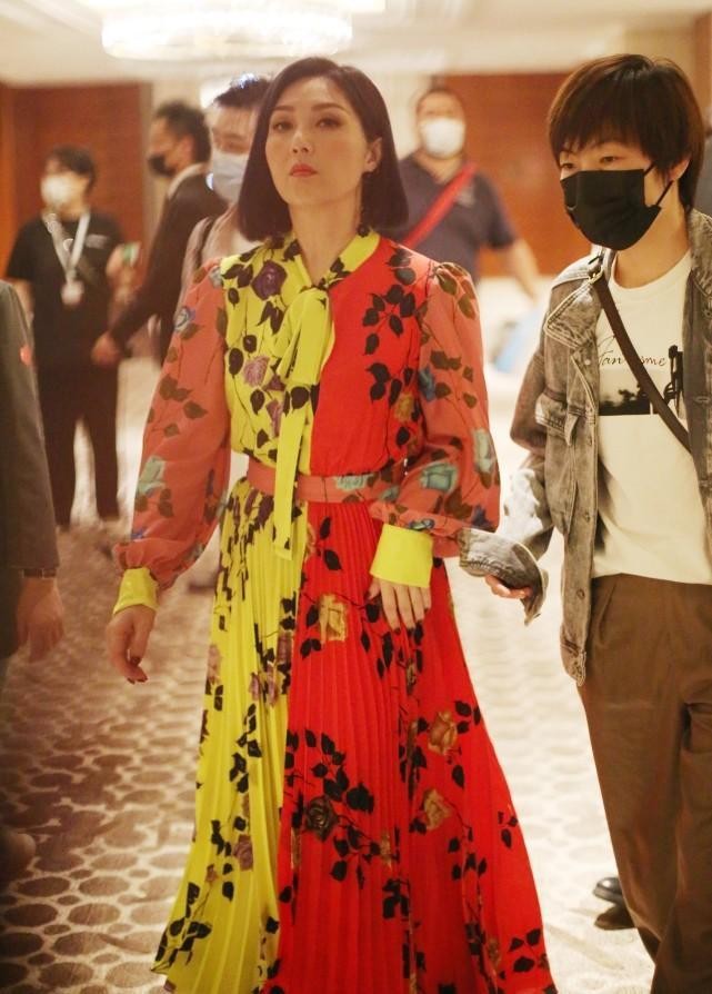 杨千嬅同款穿搭,杨千嬅短发穿衣打扮