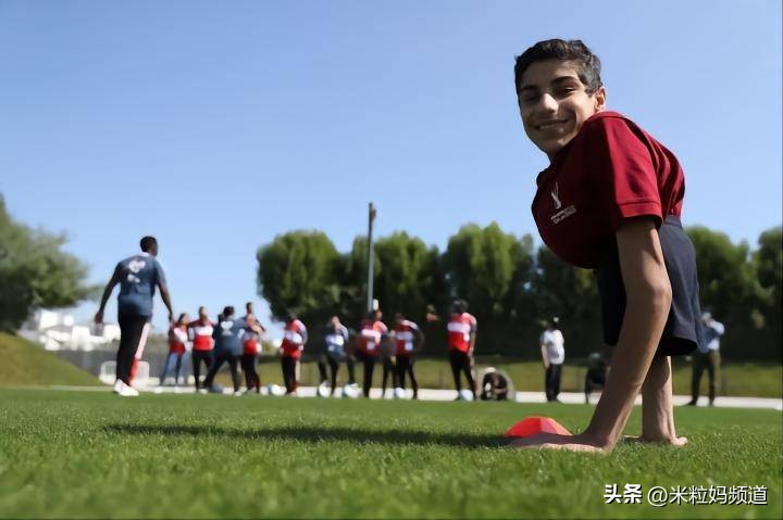 世界杯卡塔尔开幕式重要人物,卡塔尔半身男孩背后故事