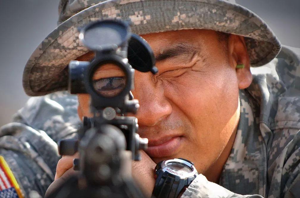 现实中的mk14ebr增强型射手步枪,mk14ebr和dmr