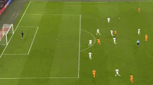 荷兰第一球战术分析,荷兰三叉戟时期的荷兰阵容