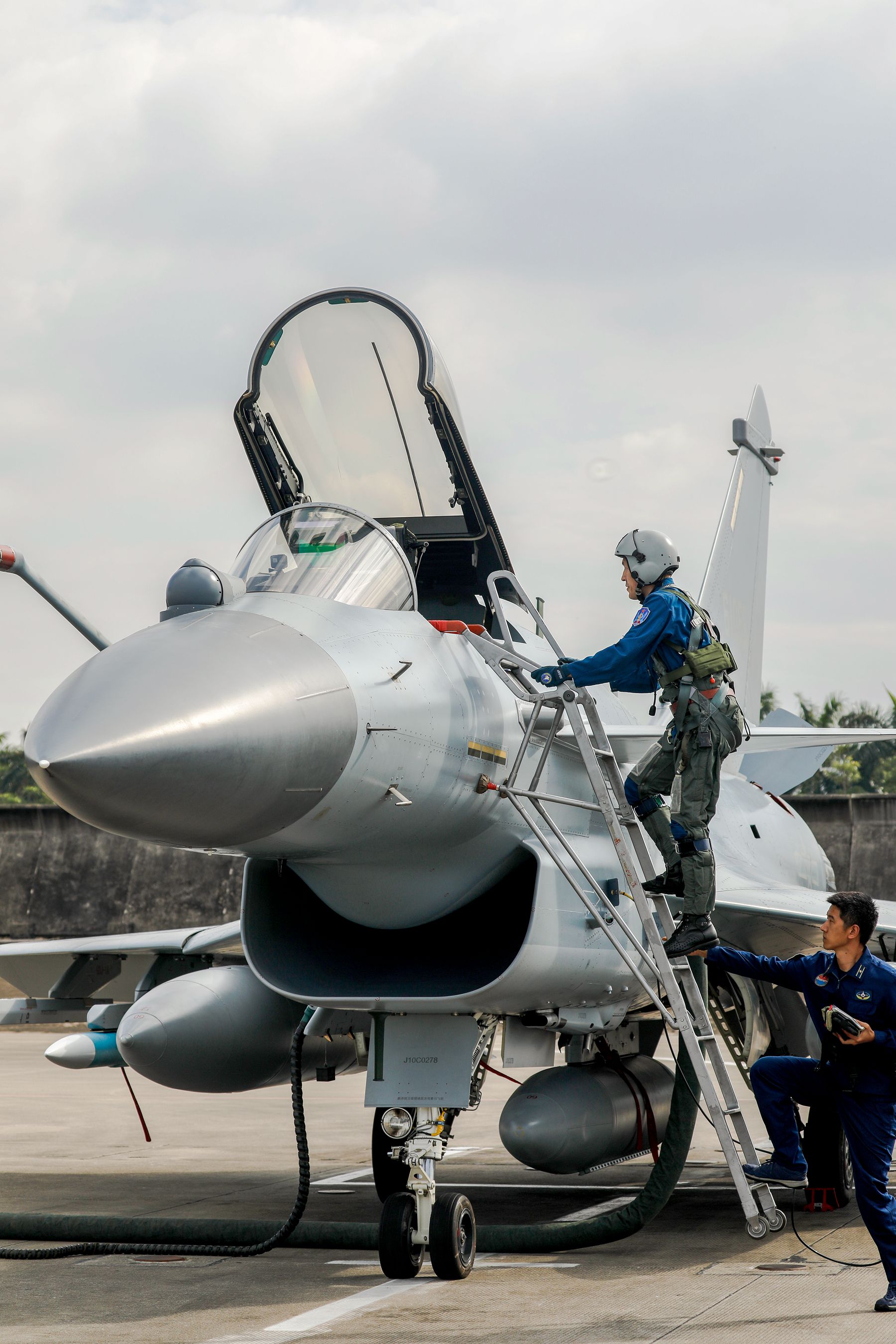 军旅人生杨波,军旅人生军事