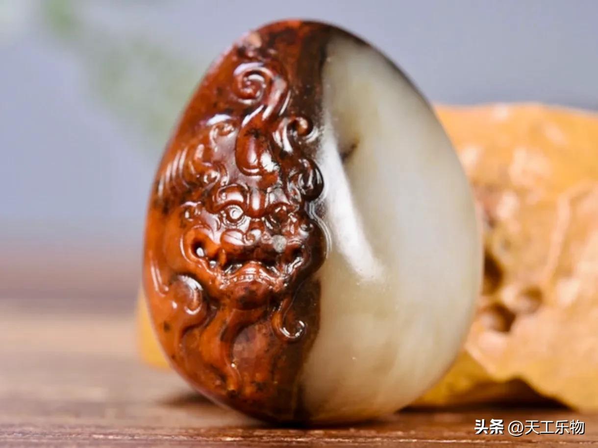 糖色是山料，沁色是籽料，那和田玉“糖沁”又是什么料？