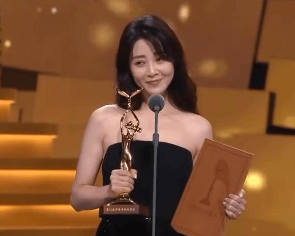 殷桃出席活动的造型,殷桃出席活动服装