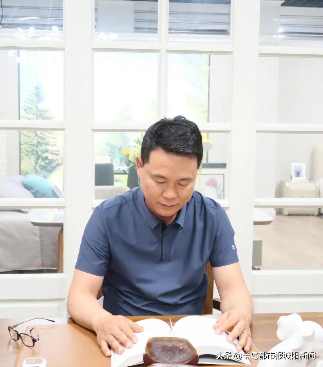 韩国人在青岛五四广场,韩国驻华大使馆参赞朴仁圭