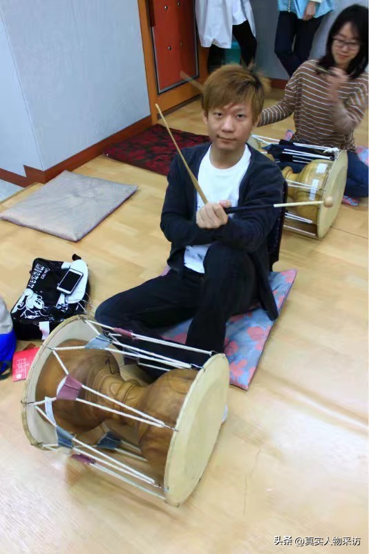 25岁河南小伙娶美国女硕士,中国24岁小伙娶42岁韩国女子