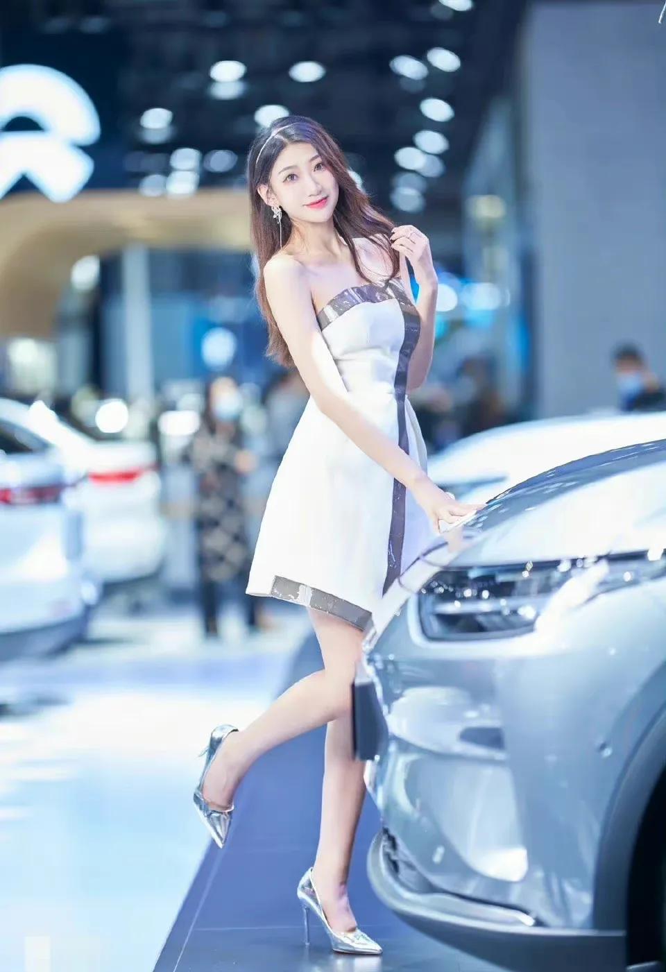 最有亲和力的车模,兄弟们帅车集合