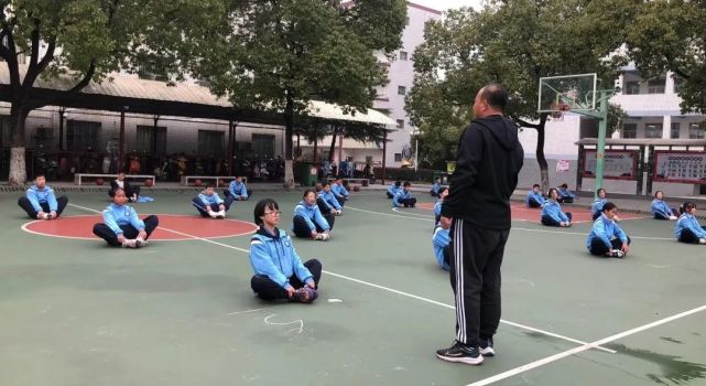 同台竞技大赛,同台竞技展风采的下一句