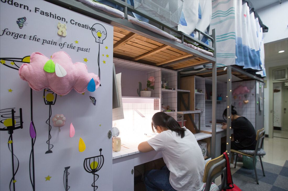 刚开学就被室友孤立了怎么办,被室友孤立最好的解决办法换宿舍