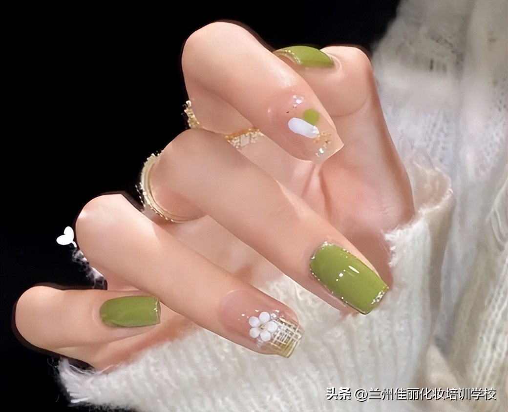 美甲款式图片绿色牛油果,好看美甲教程视频绿色系