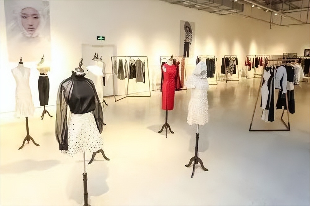 洪晃名门痞女年轻时候,名门女人洪晃完整版