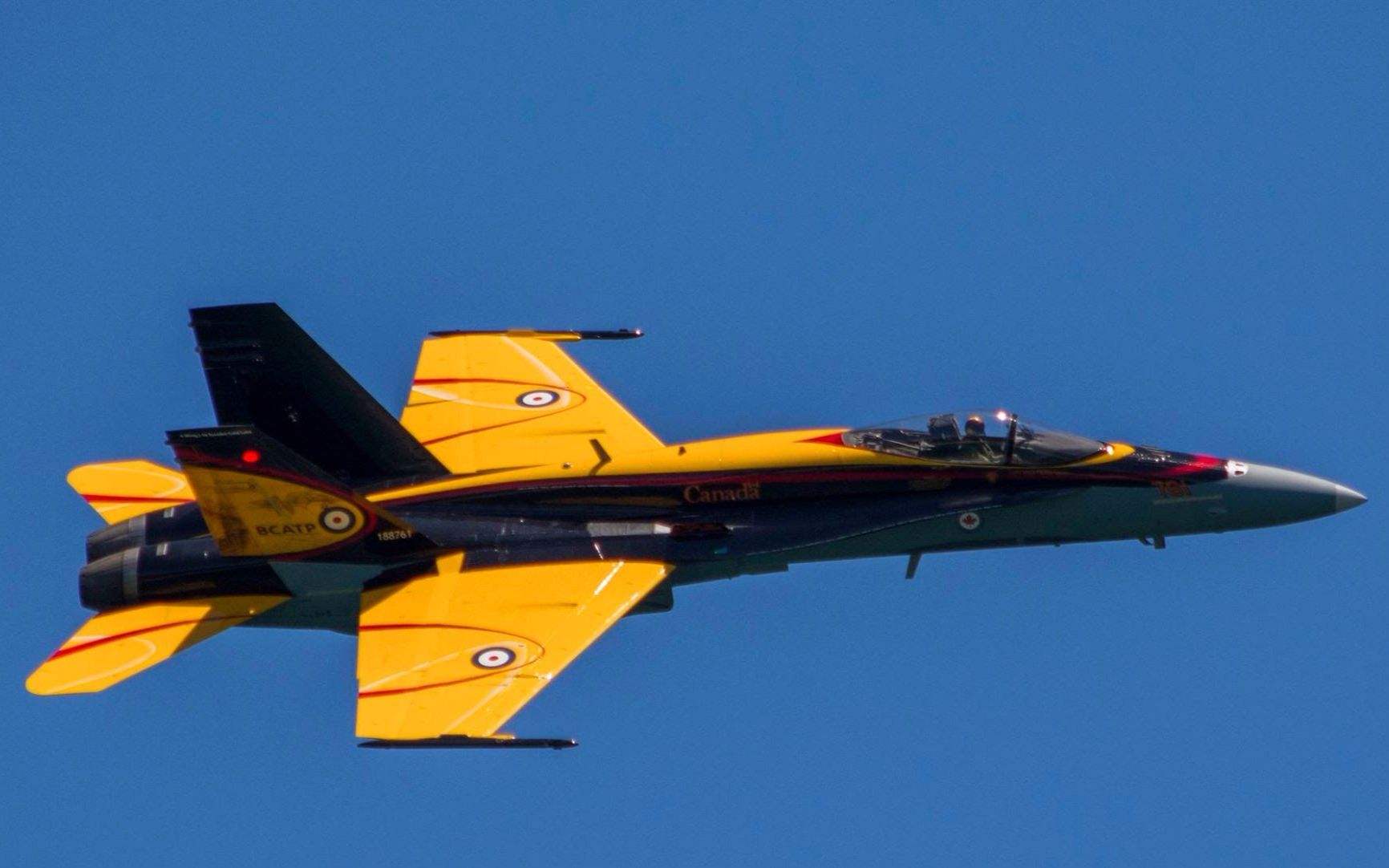 虫子这飞机看似中庸，其实还真有实力