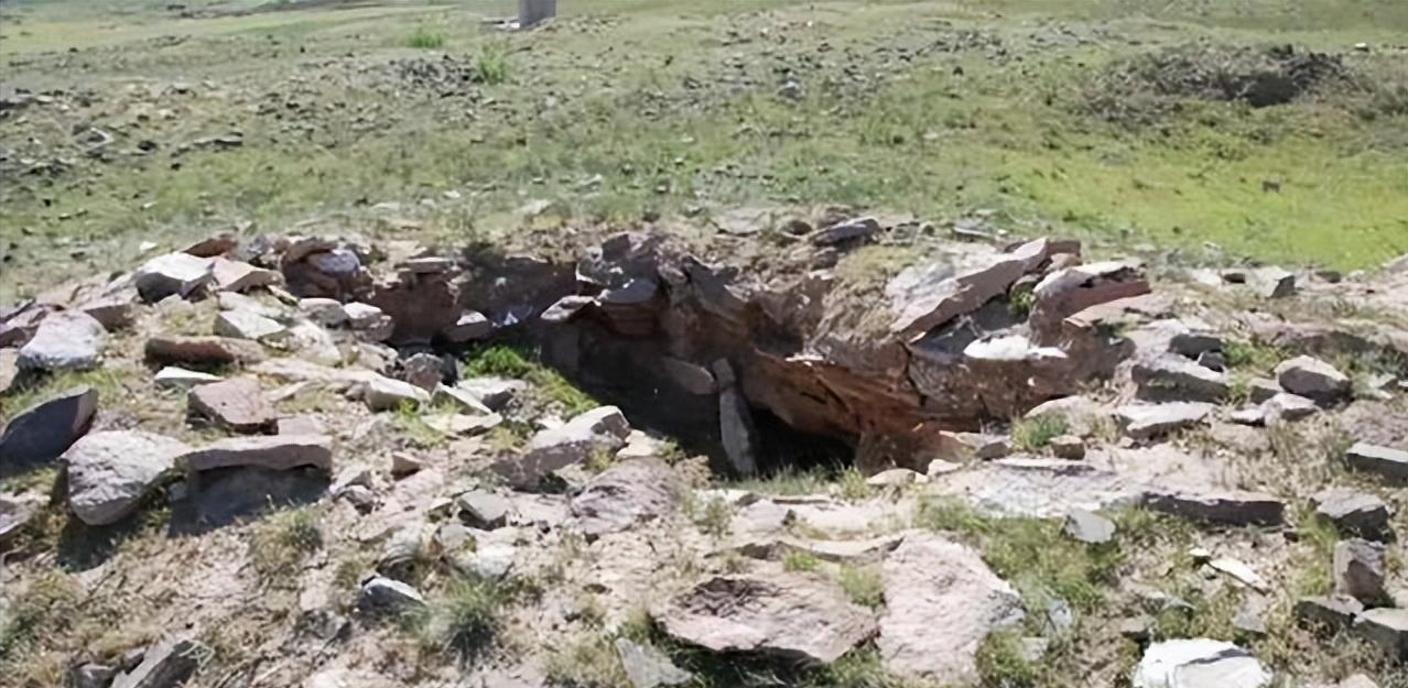 至今发现的蒙古大墓,内蒙出土一具龙袍女尸