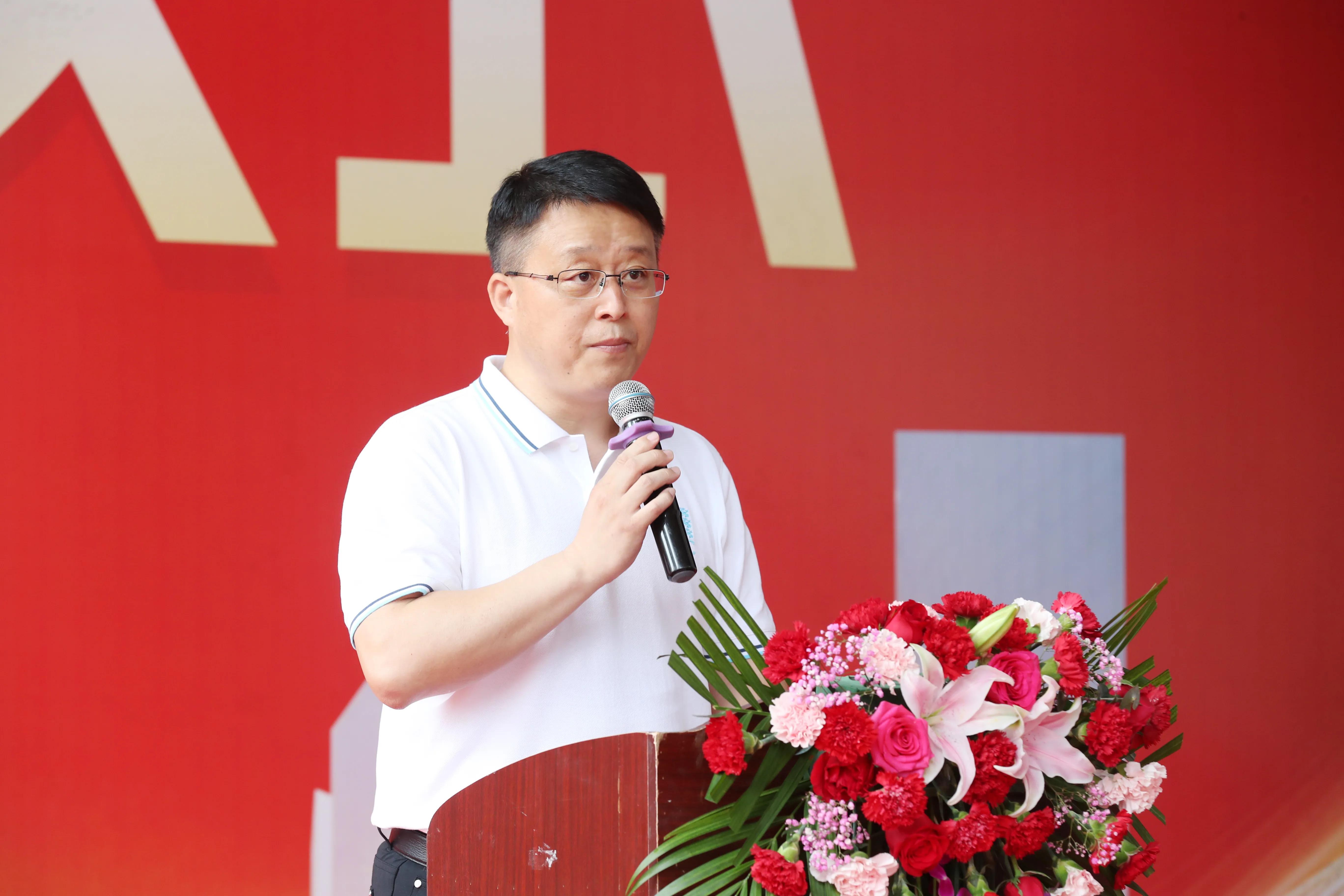 建功深圳四十载总部封顶启新篇