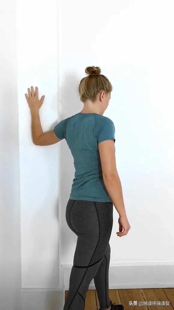 颈椎病引起肩胛骨疼痛怎么缓解,右肩胛骨下方疼痛如何运动缓解