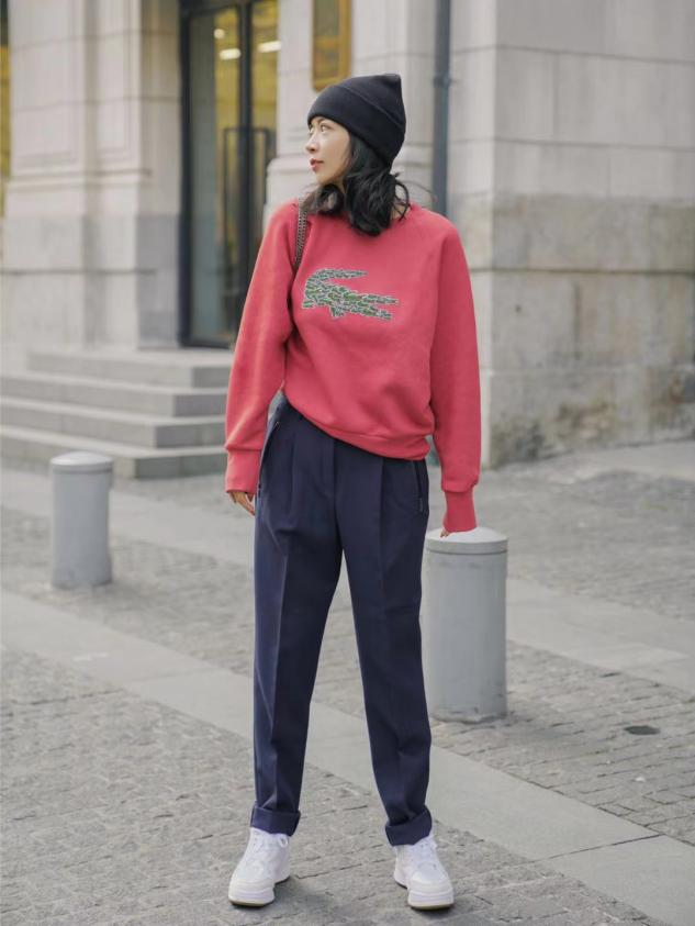 基础款连帽卫衣这样搭配更有level,今年的卫衣都有什么新款