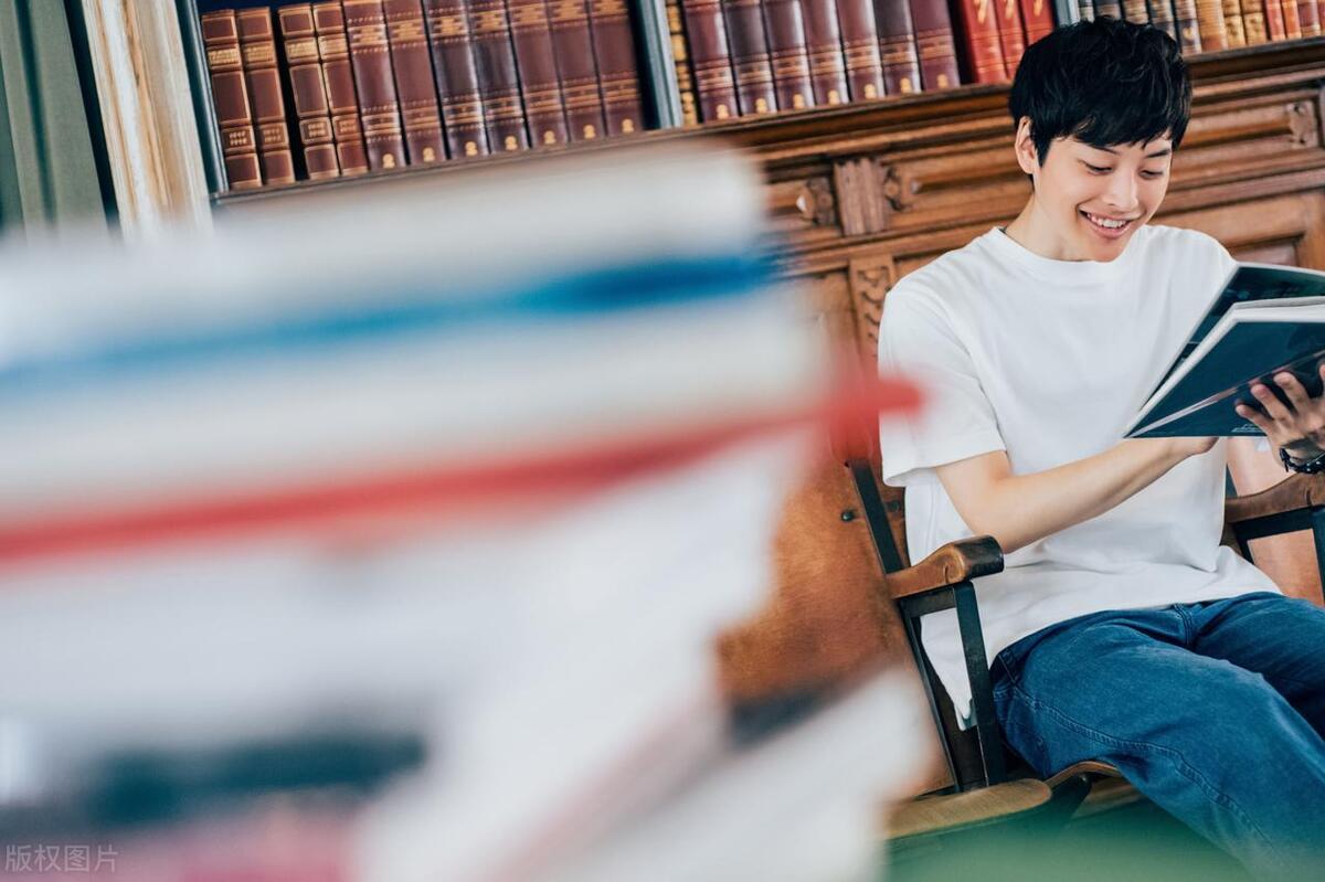 眼睛干涩模糊补充维生素哪种好,眼睛干涩模糊吃什么好