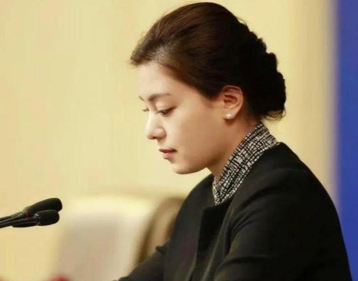 张京：中国最美外交官，16分钟临场速译震惊全场，让美国颜面扫地