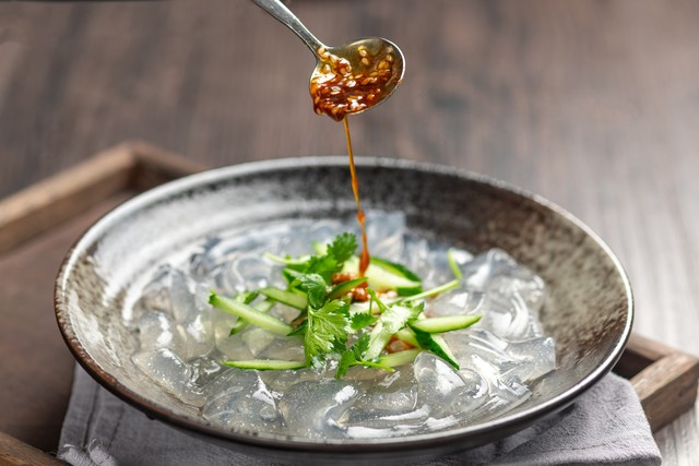 粉皮油炸后再炖口感怎么样,粉皮焖鸡的家常做法口感