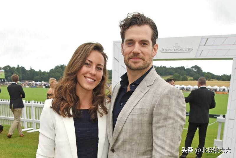 亨利卡维尔超人戴帽子,超人亨利卡维尔腹肌