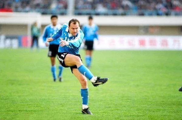 中国足球甲a优秀的高中锋,足坛历史第一位加盟中超外援