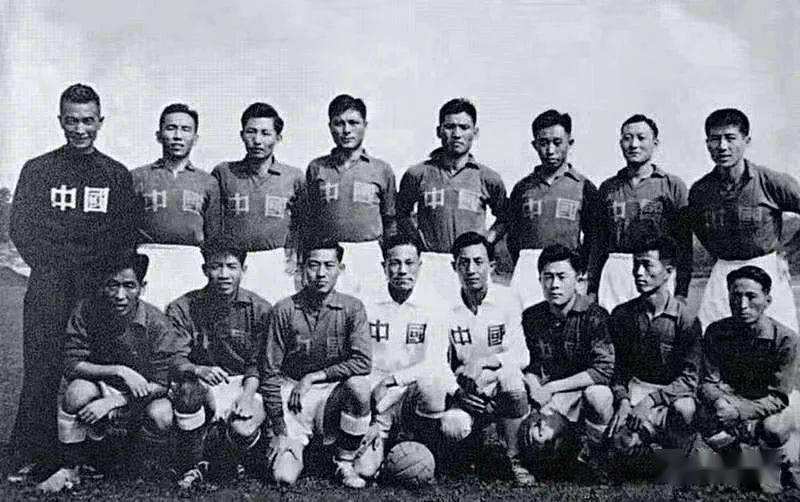 *小平邓**一生钟爱足球，连看52场世界杯，提出：足球要从娃娃抓起