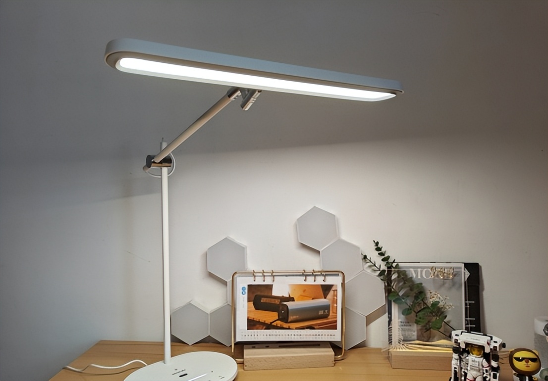 哪种台灯特别亮好看又实用,台灯哪种灯护眼好点又实惠