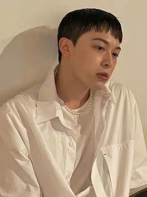 男士两边不铲青的发型,为什么日韩男生不留短发