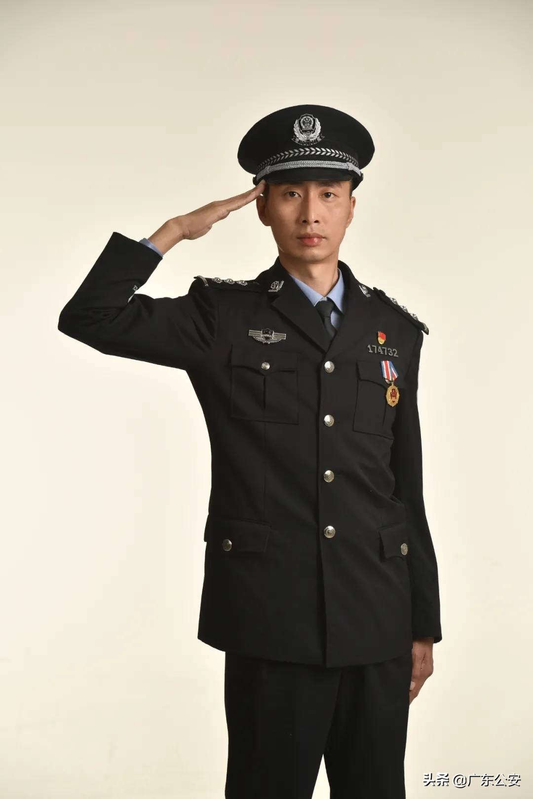 千磨万击不敌我满腔热爱——记广东省“最美基层民警”李建昀