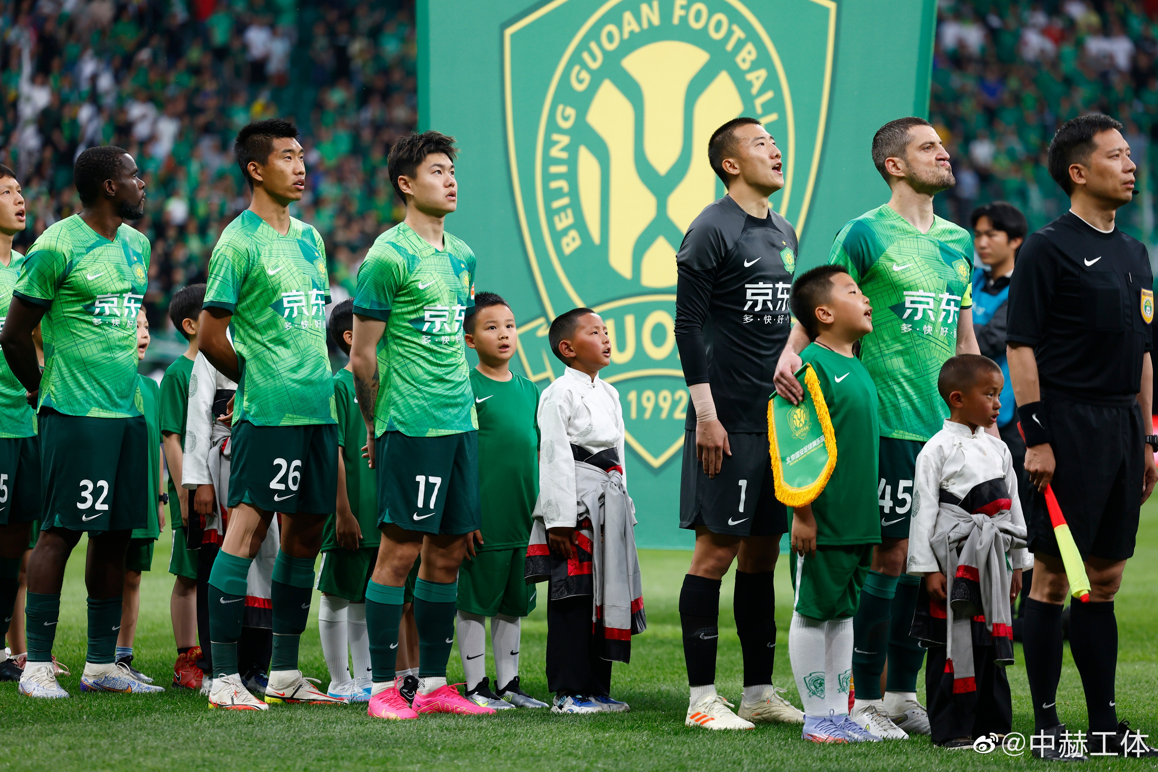 新工体圆梦藏族足球少年梦想，儿童节驰骋专业球场，中赫大力支持