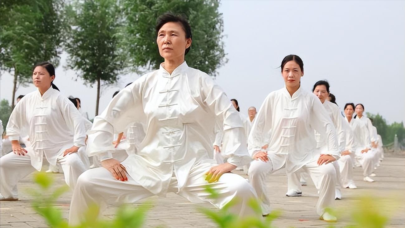 胸膜炎的胸痛和肺癌的痛哪个严重,经常胸闷咳嗽是不是肺癌