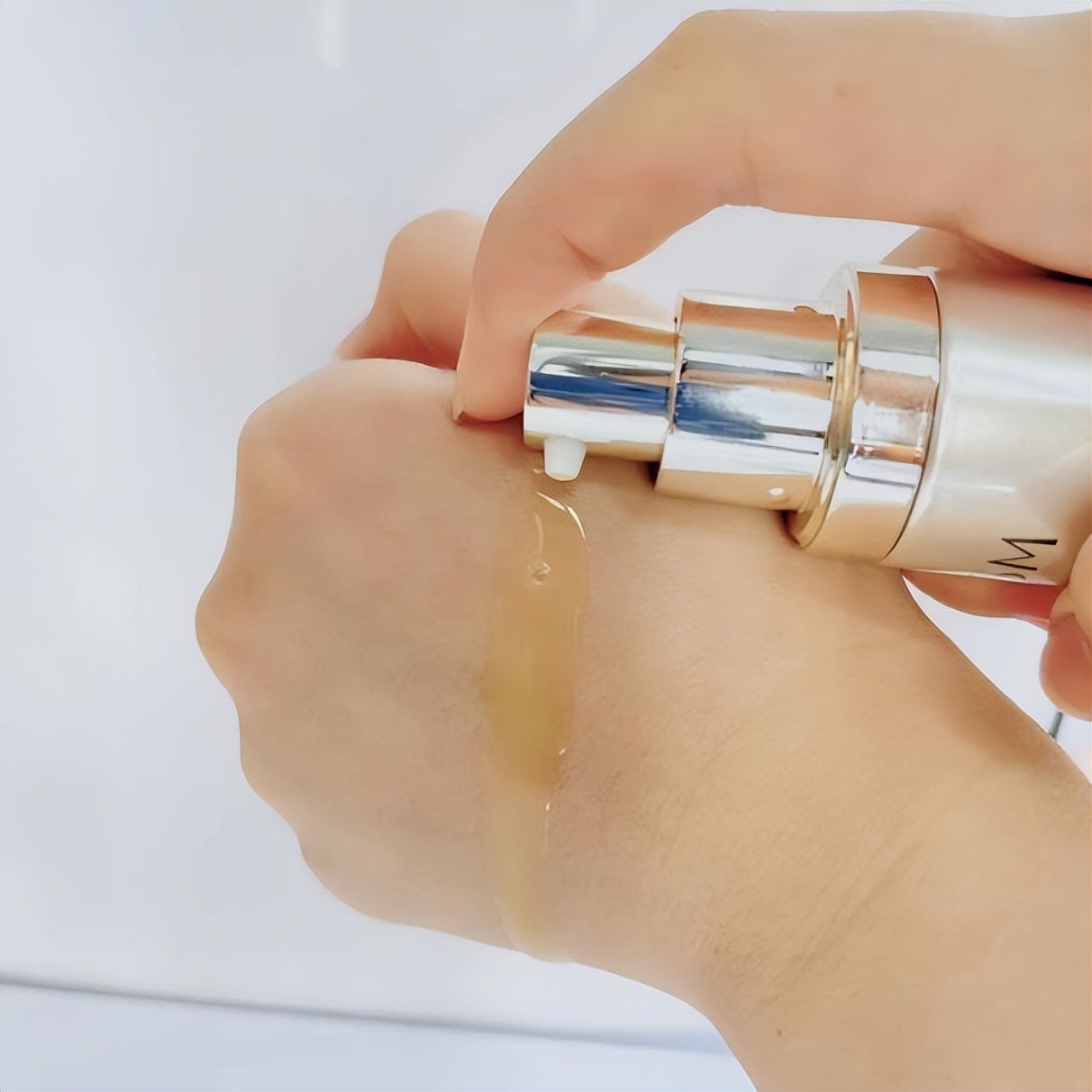 适合偏黄暗沉干燥肌肤的精华,补水美白祛黄提亮肤色精华推荐