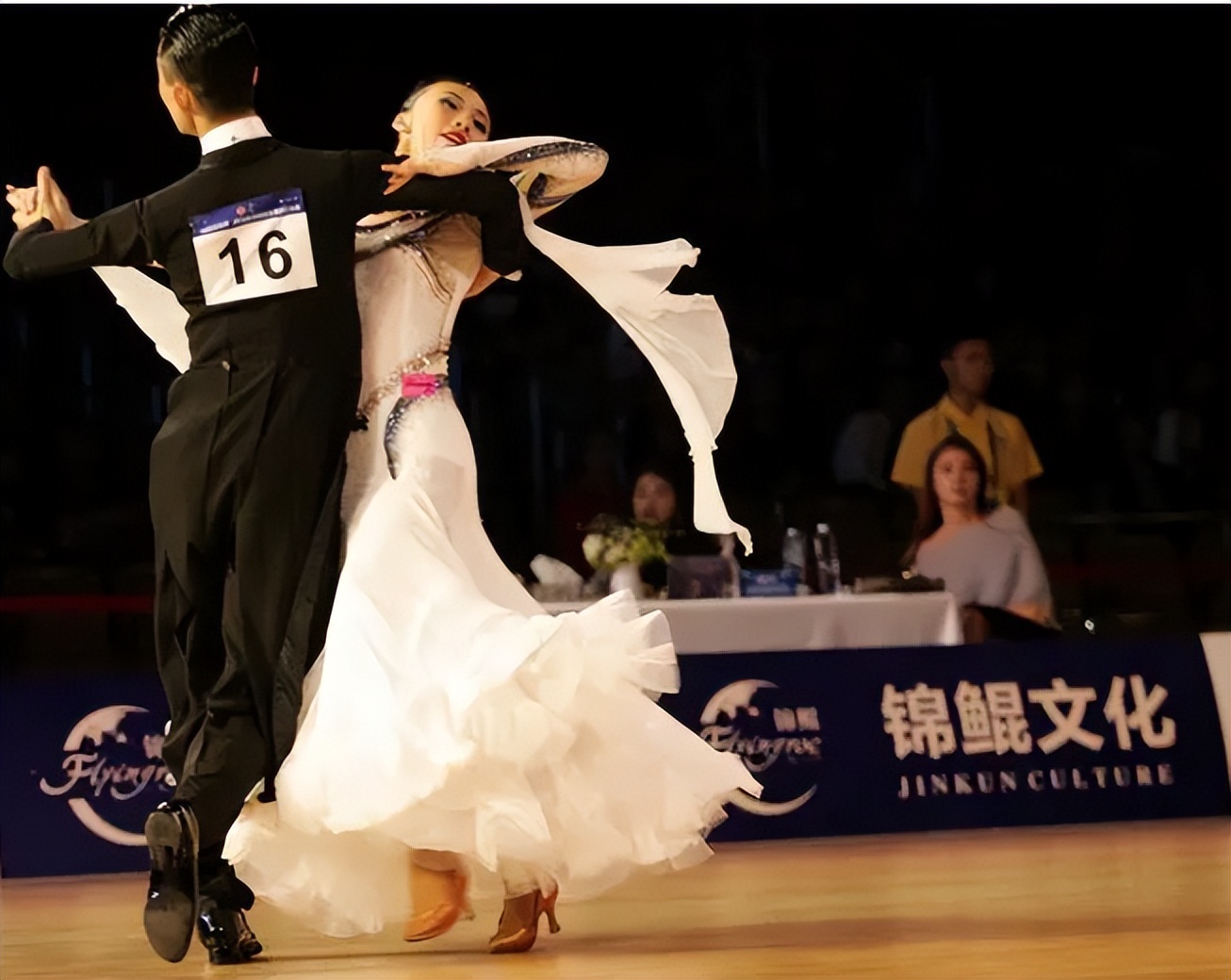 拉丁舞热情与优雅的结合,拉丁舞热情与优雅的完美结合