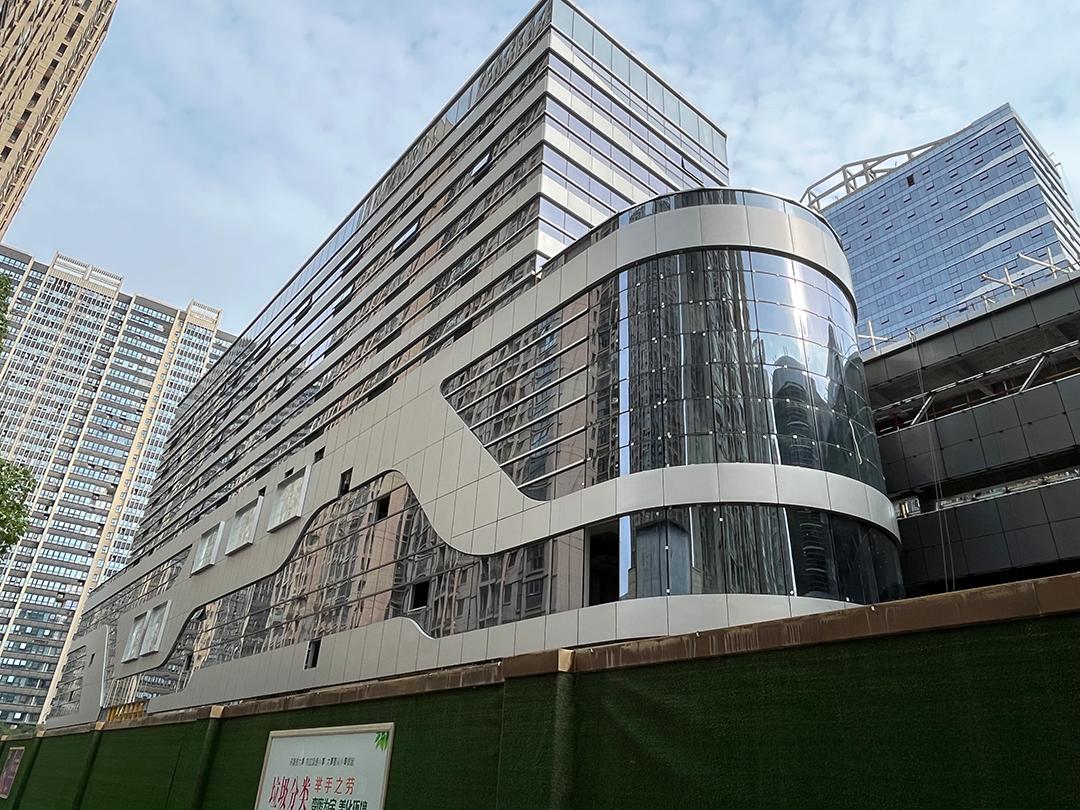 历经14年！南京地标商业终于动了，不过部分仍在烂尾…