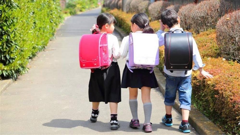 震惊全国的校园欺凌事件,让人气愤的学校霸凌事件