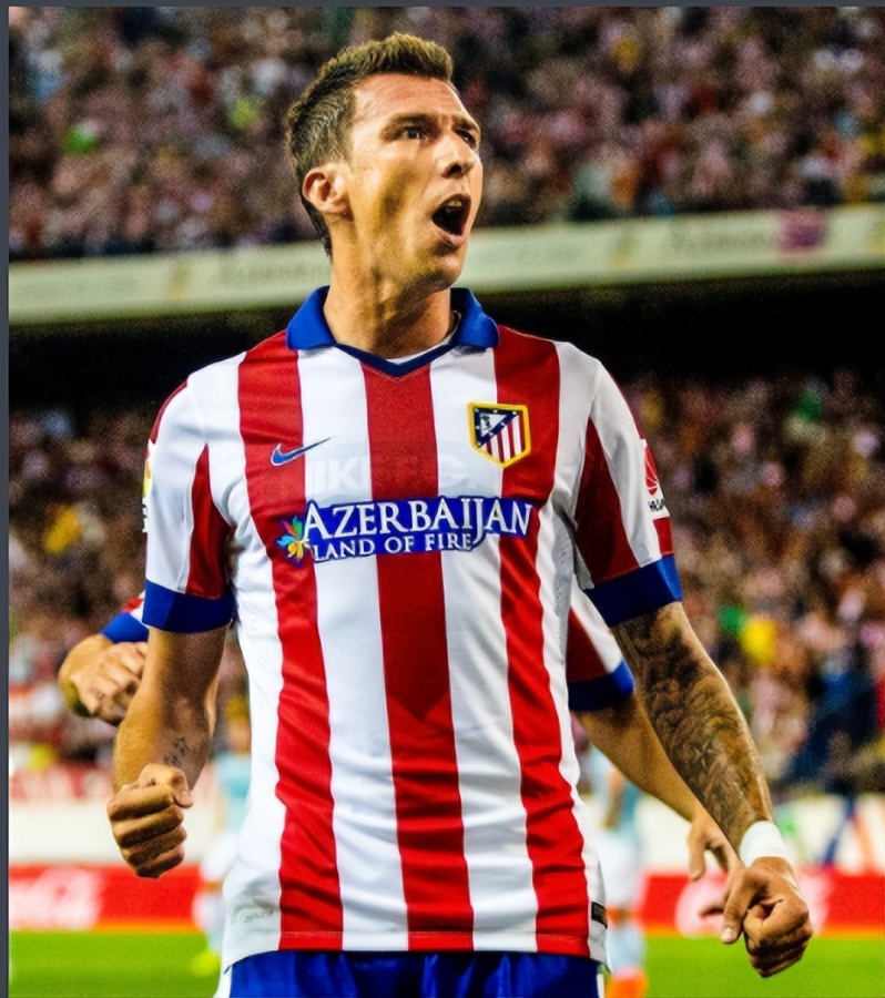 两位锋霸的故事，一个还在场上驰骋，一个坐在了教练席