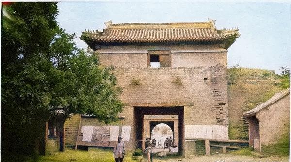 集中营惨状：30张老照片揭示妇女衣不遮体的悲惨命运！