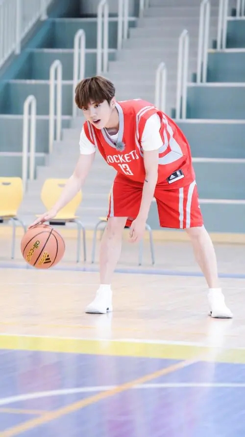 打篮球运球技巧零基础教程,打篮球运球技巧教程